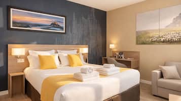 Familjerum | Allergitestade sÀngklÀder, skrivbord och strykjÀrn/strykbrÀda