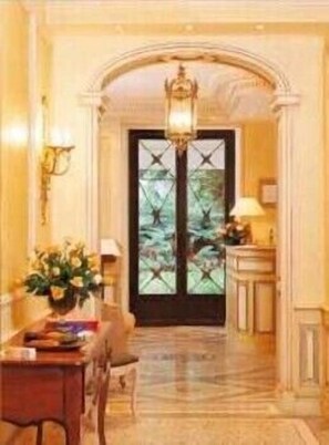 Interior - Manoir de la Roseraie (GRIGNAN)