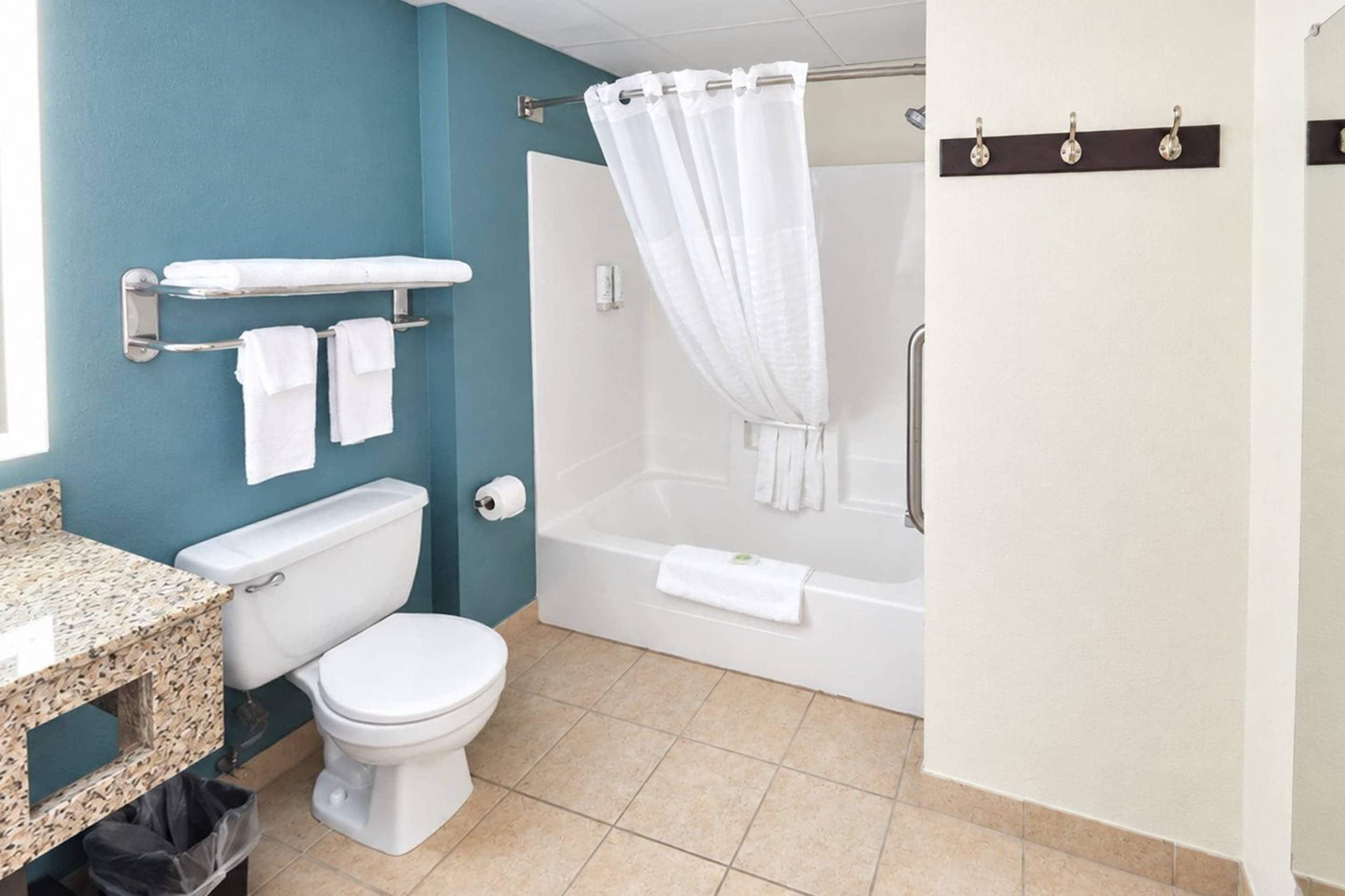 A bathroom with a toilet, sink, and bathtub.