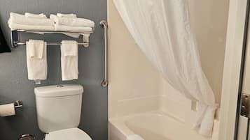 Un baño con inodoro, bañera, cortina de ducha y toallero con toallas dobladas.