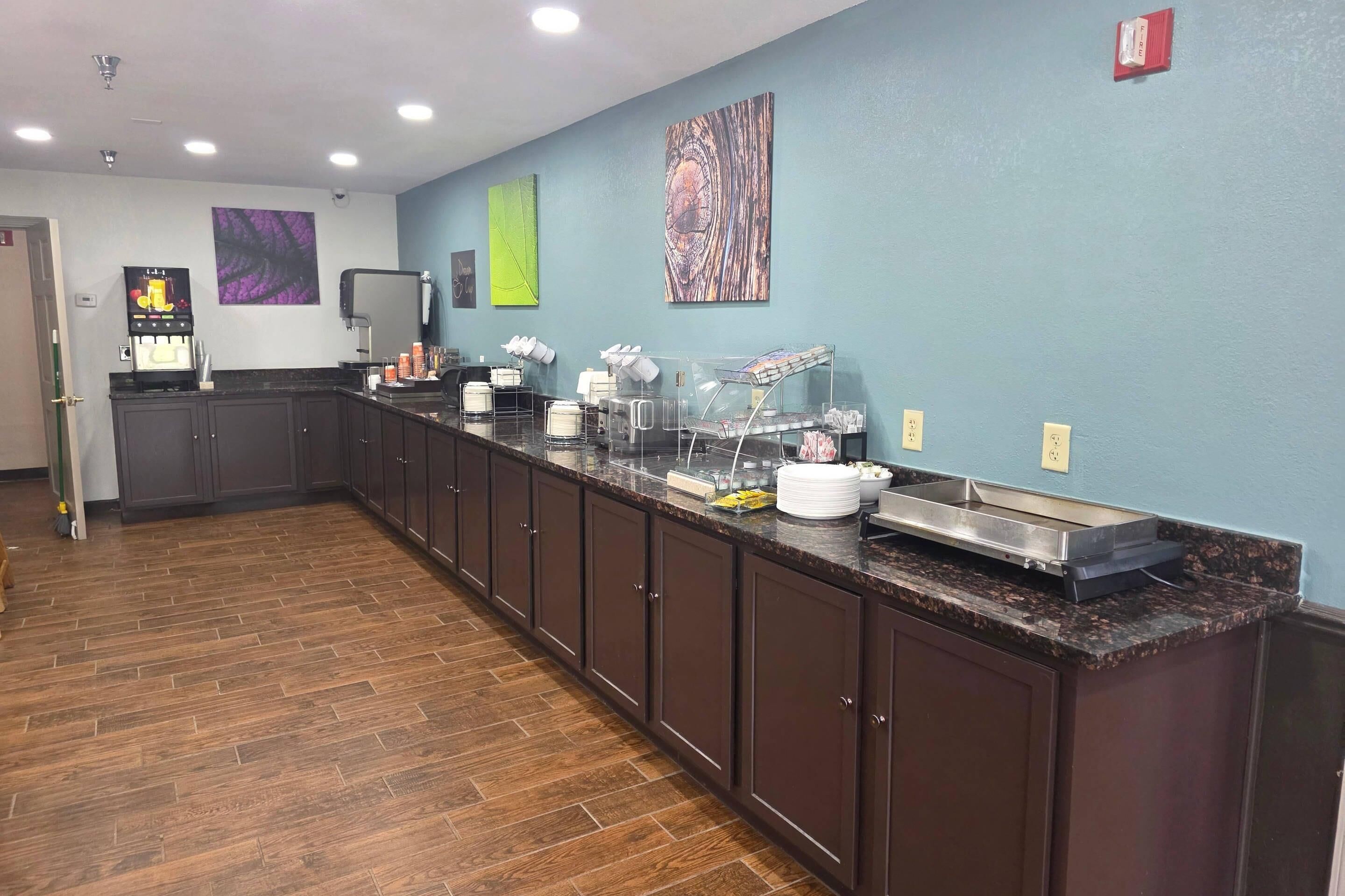 Café da manhã com buffet grátis todos os dias