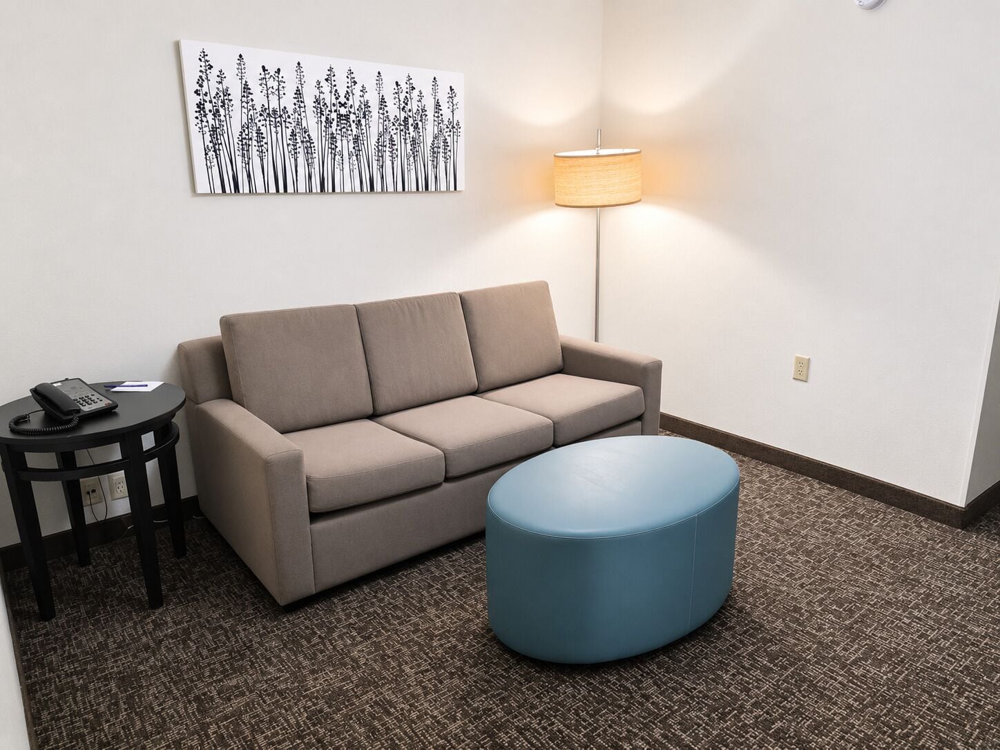 Suite, 1 très grand lit et 1 canapé-lit, accessible aux personnes à mobilité réduite, non-fumeur | Literie hypoallergénique, rideaux d’obscurcissement