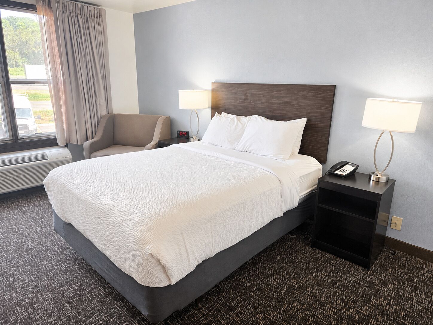 Habitación, 1 cama de matrimonio, accesible para personas con discapacidad, no fumadores | Ropa de cama hipoalergénica, caja fuerte, cortinas opacas