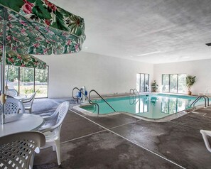 Indoor pool, pool loungers