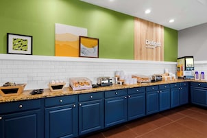 Desayuno continental gratuito y diario