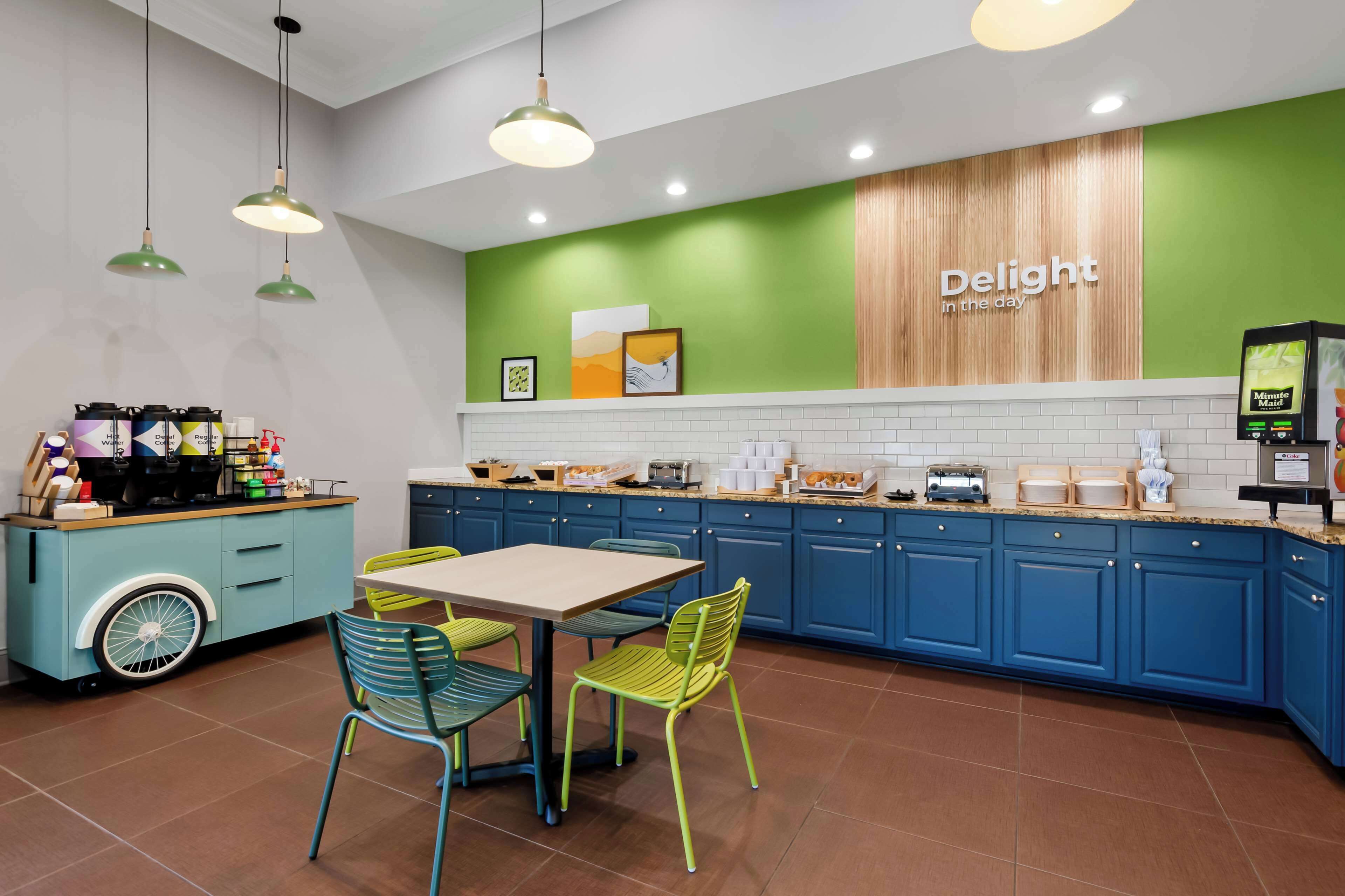 free daily continental breakfast