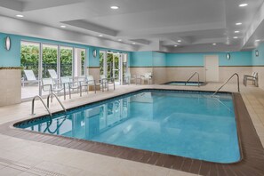 Indoor pool, sun loungers