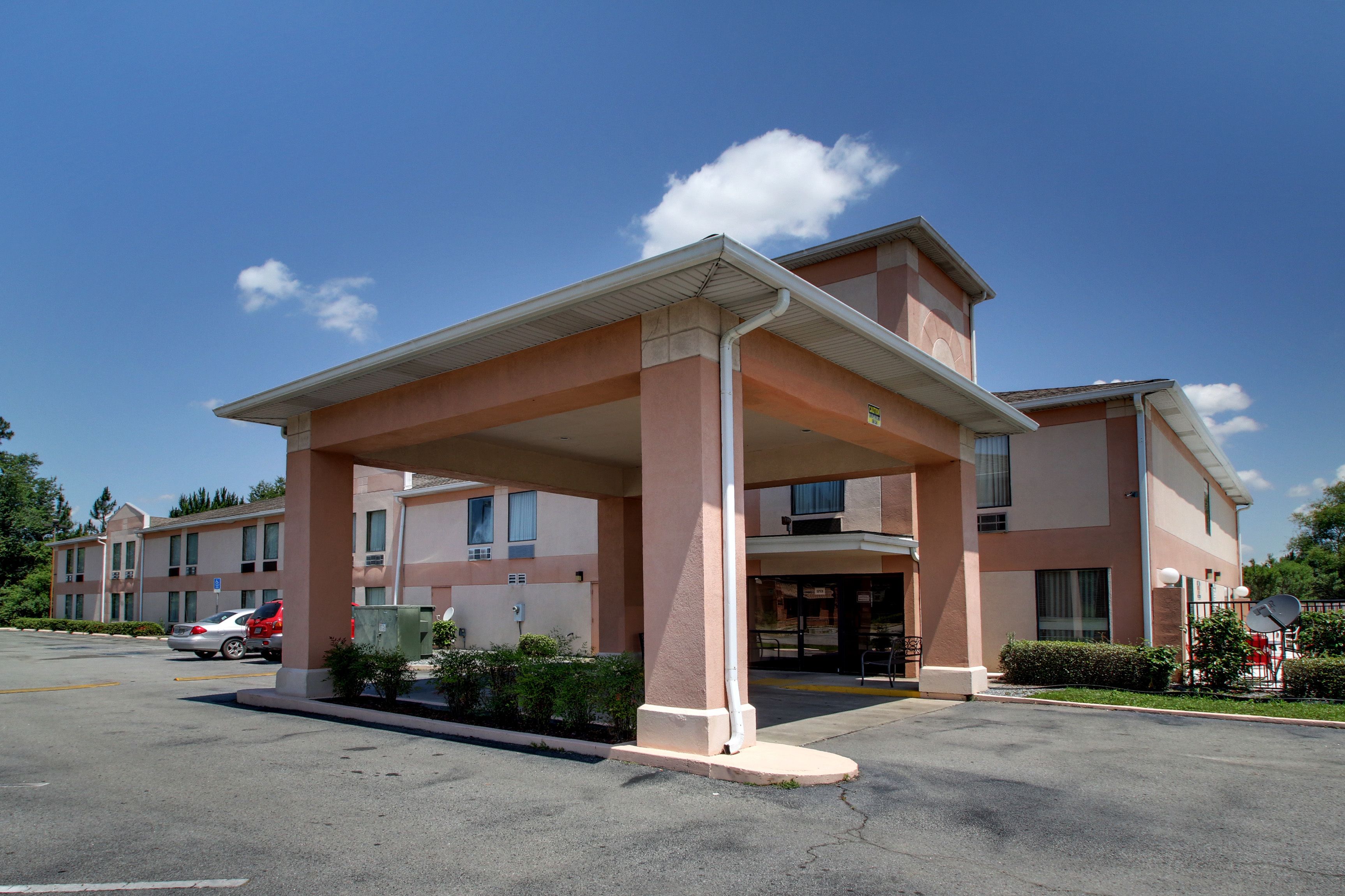 Pintu masuk properti