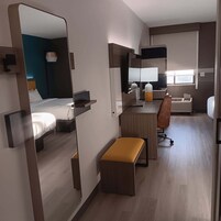 Ropa de cama de alta calidad y escritorio 