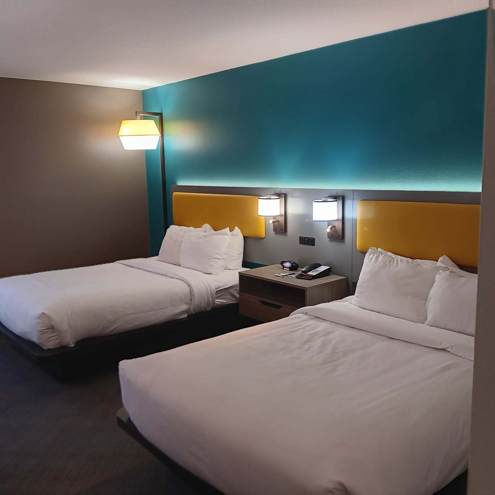 Ropa de cama de alta calidad y escritorio 