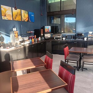 Breakfast buffet - Comfort Inn North of Asheville (Mars Hill)