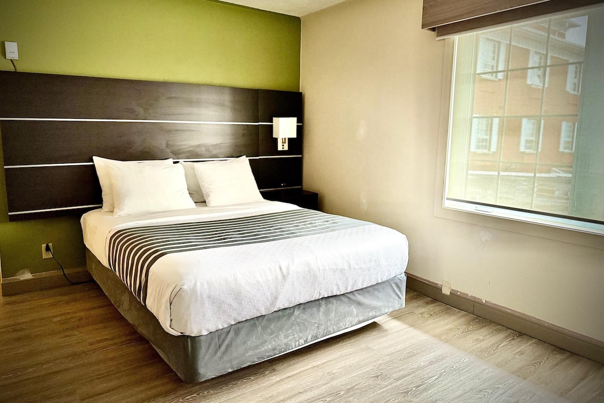 In-room safe, desk, laptop workspace, iron/ironing board
