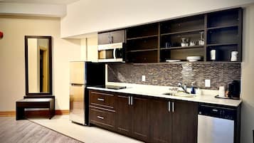 In-room safe, desk, laptop workspace, iron/ironing board