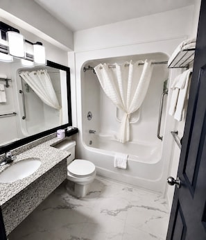 Hair dryer, towels, soap, shampoo - Best Western Kincardine (Kincardine)