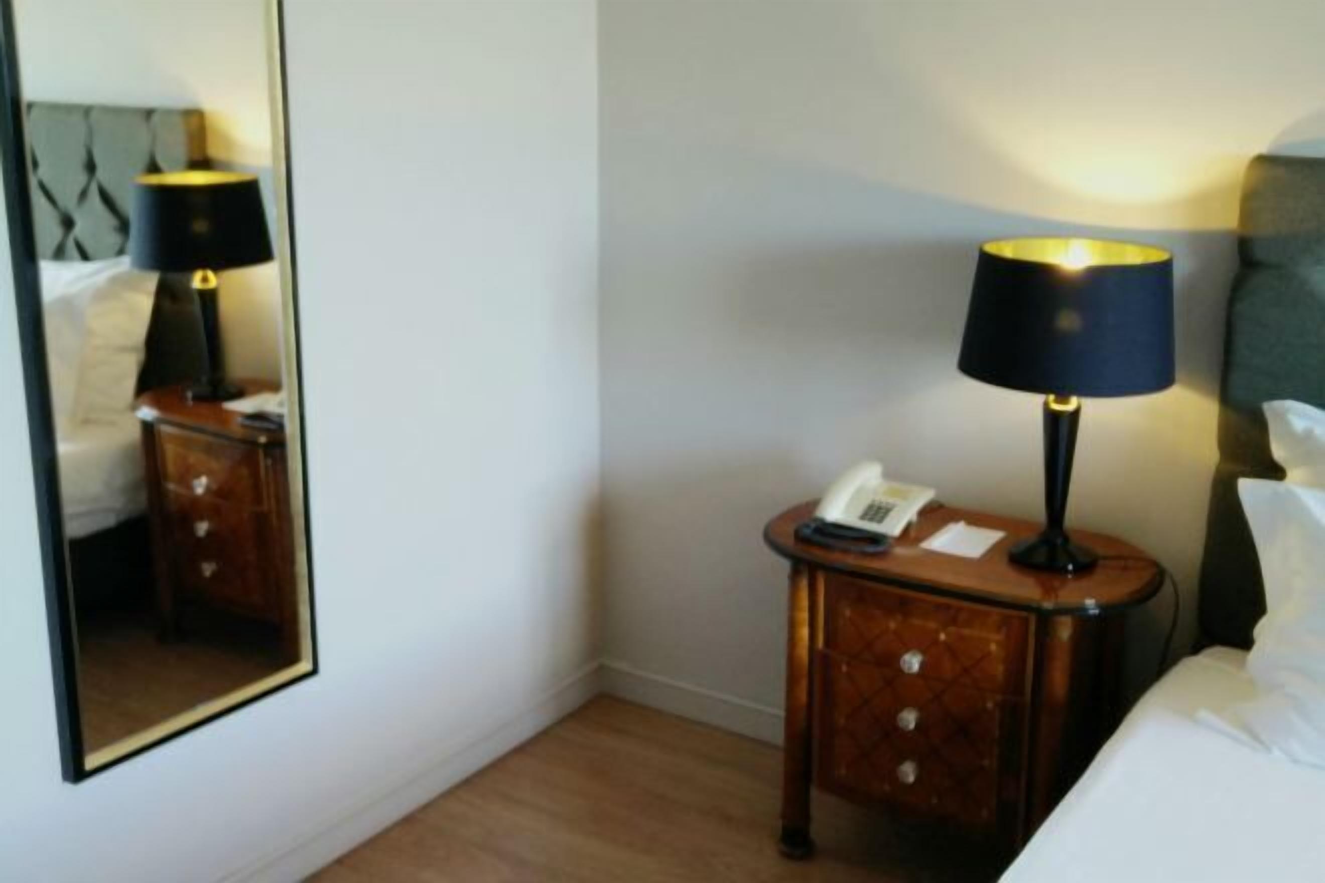 Hypo-allergenic bedding, minibar, desk, laptop workspace