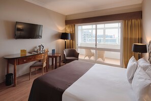 Superior Room, 1 Katil Ratu (Queen), Balcony, Sea View | Peralatan tempat tidur hipoalergenik, bar mini, peti besi dalam bilik 