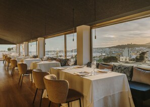 2 restaurants, breakfast served - Hotel Saratoga (Palma de Mallorca)