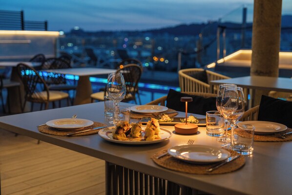 2 restaurants, breakfast served - Hotel Saratoga (Palma de Mallorca)