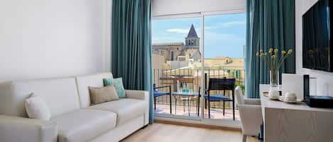 Premium bedding, minibar, in-room safe, desk
