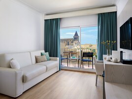 1 bedroom, premium bedding, minibar, in-room safe