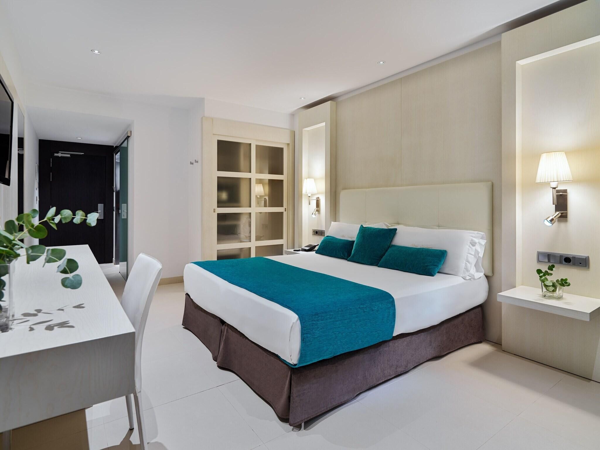 Ropa de cama de alta calidad y minibar 