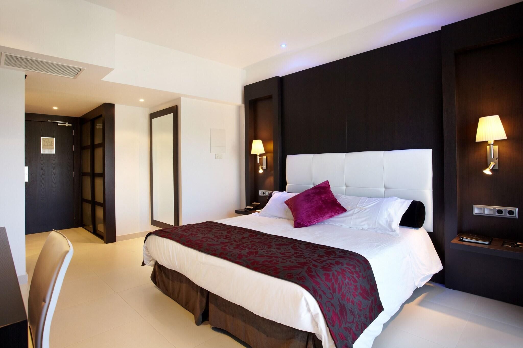 Ropa de cama de alta calidad y minibar 