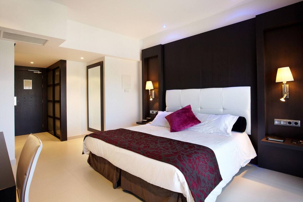 Ropa de cama de alta calidad y minibar