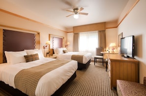 Deluxe Room | Desk, blackout drapes, iron/ironing board, bed sheets