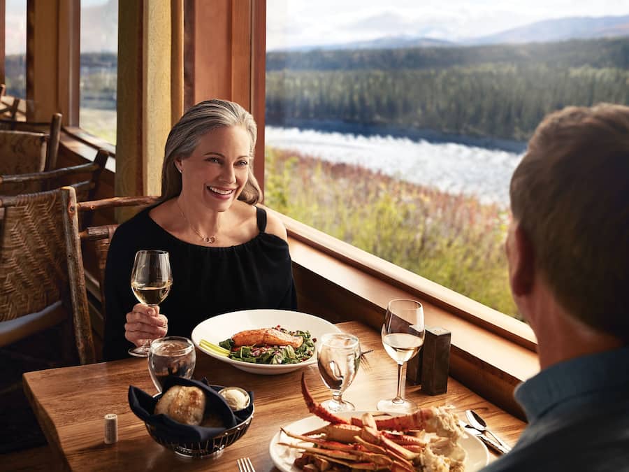 4 restaurants, breakfast, lunch, dinner served; pizza