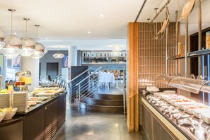 Café da manhã, almoço e jantar