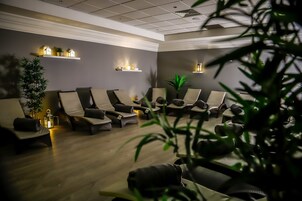 Couples treatment rooms, body treatments, aromatherapy, body wraps