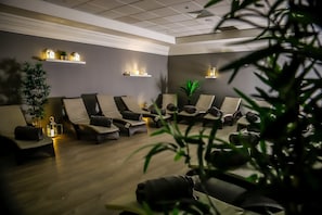 カップル用トリートメントルーム、ボディ トリートメント、アロマテラピー、ボディラップ、ボディスクラブ、フェイシャル トリートメント