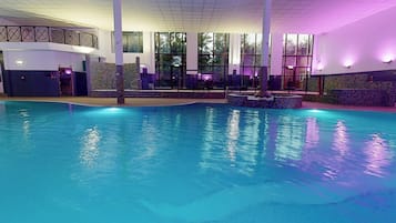 Indoor pool, sun loungers