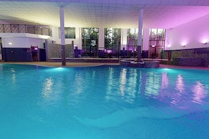 Indoor pool, sun loungers