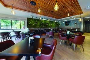 Breakfast, lunch, dinner served; international cuisine 