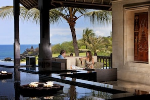 Lobby sitting area - Pan Pacific Nirwana Bali Resort (TABANAN)