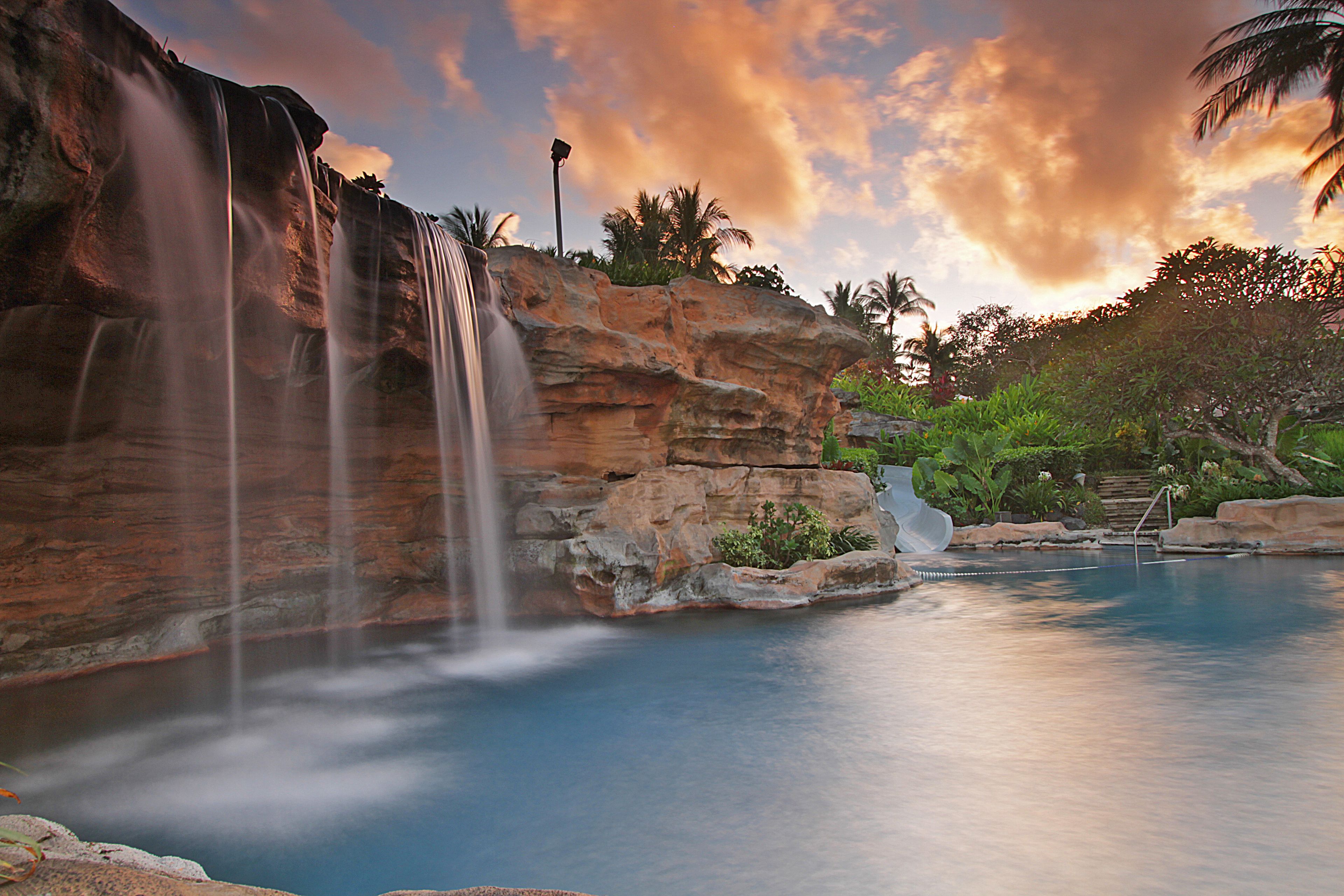 3 outdoor pools, pool umbrellas, sun loungers