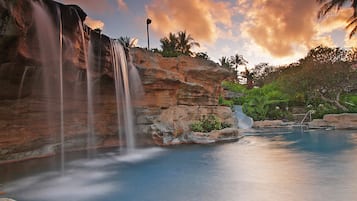 3 outdoor pools, pool umbrellas, sun loungers