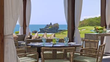 3 restaurants, dinner served, international cuisine