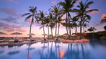 3 outdoor pools, pool umbrellas, sun loungers