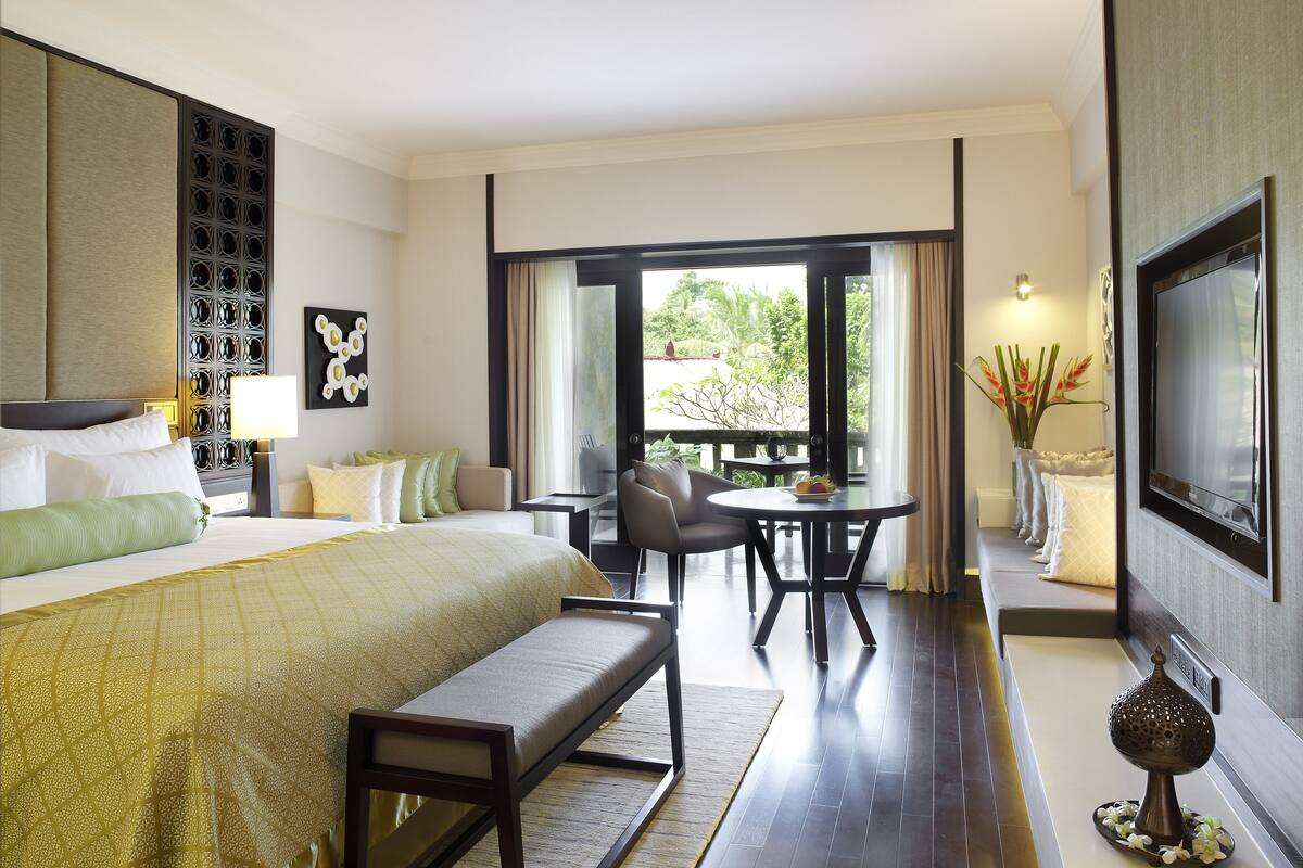 Premium bedding, Select Comfort beds, minibar, in-room safe