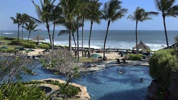 3 outdoor pools, pool umbrellas, sun loungers