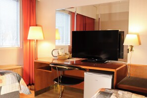 Twin Room | Desk, laptop workspace, bed sheets - Hotel Sommelo (Kouvola)