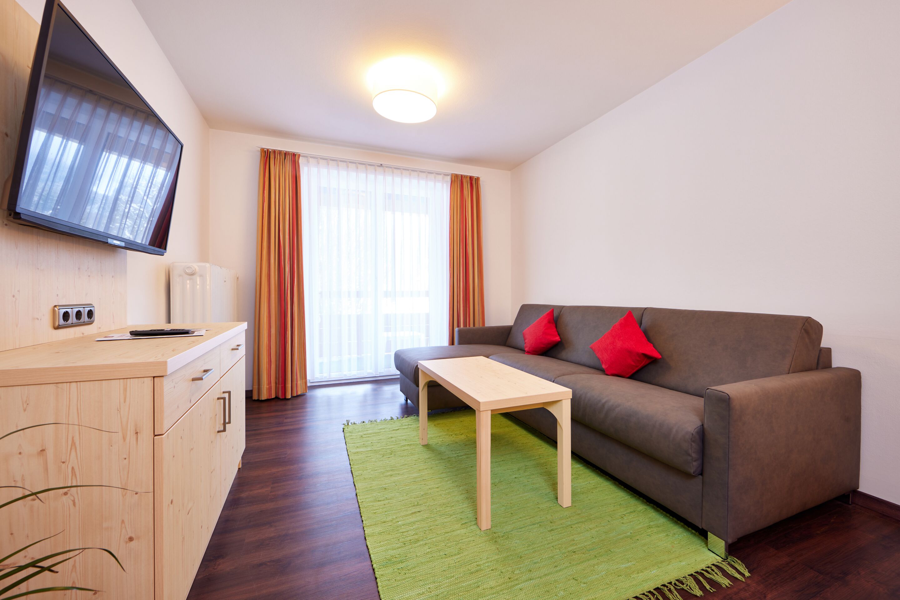 Deluxe Condo | Ruang tamu | TV LCD 