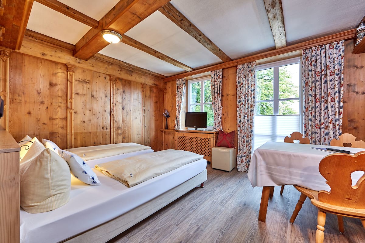 1 bedroom, hypo-allergenic bedding, pillow-top beds, in-room safe