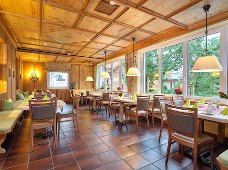Restaurant. Zum Turm - Apartments und Gästezimmer