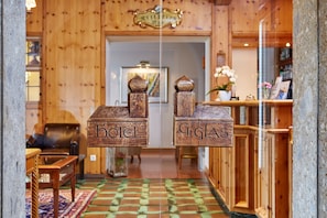 Lobby - Zum Turm  -  Apartments und Gästezimmer (Oberammergau)