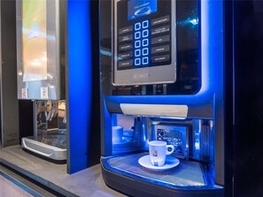 Kaffee und/oder Kaffeemaschine