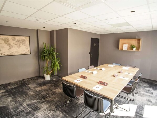 Meeting facility
