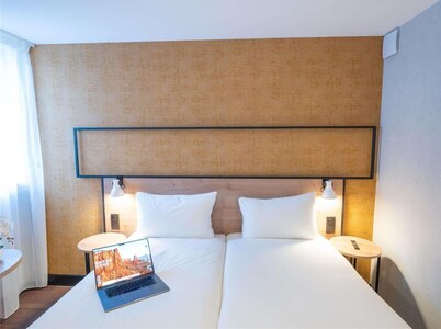 Kyriad Paris Nord - Porte de Saint Ouen